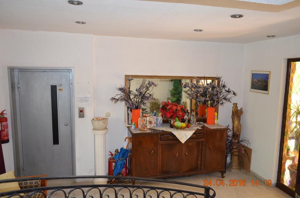Zoumperi Appartement *